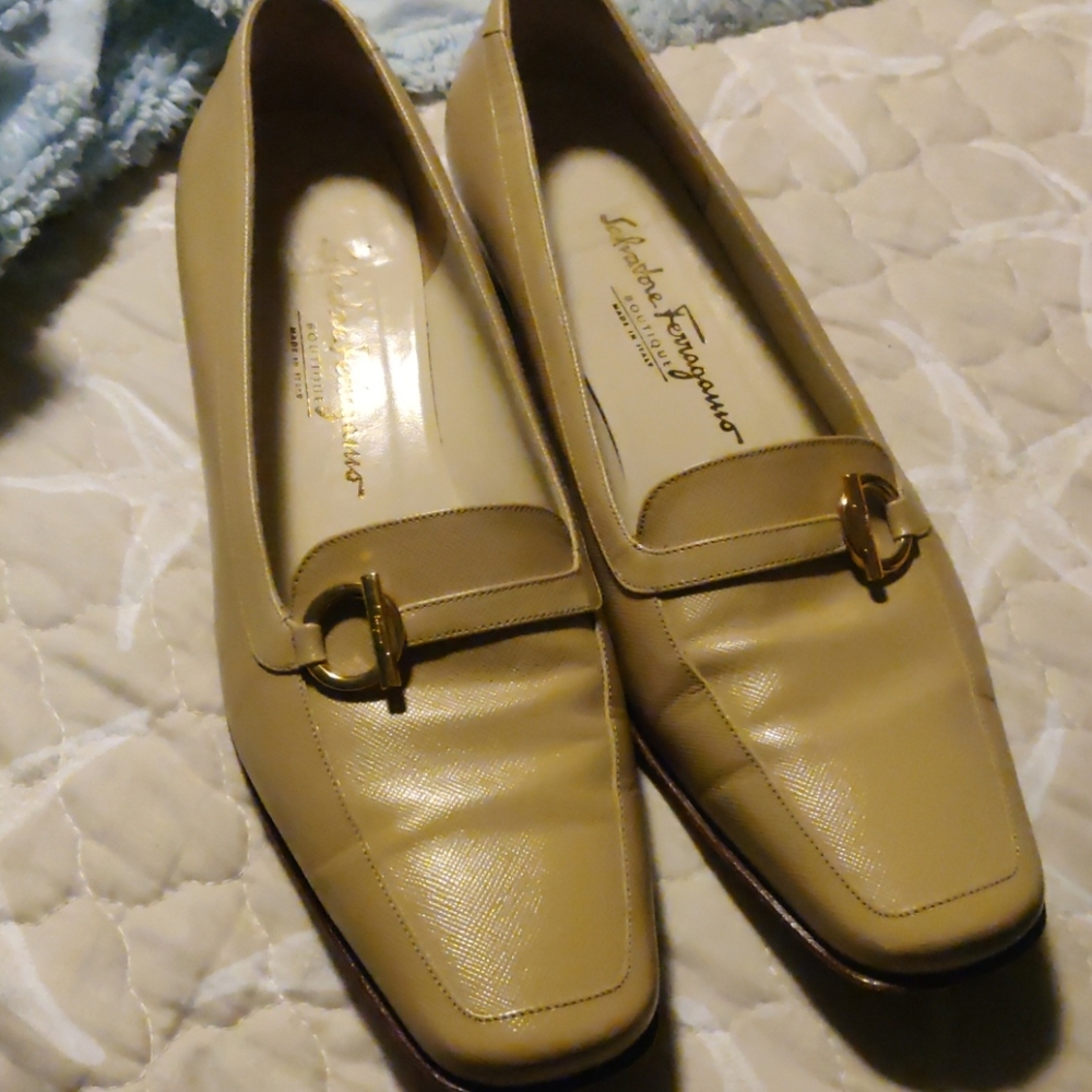 Salvatore Ferragamo Nude Loafers